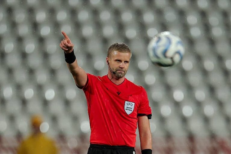 طاقم تحكيم مواجهة أتلتيكو مدريد ومانشستر يونايتد في دوري الأبطال